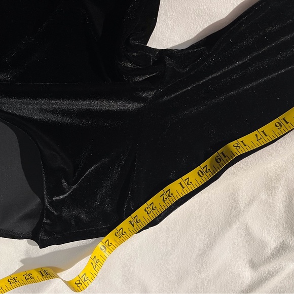 Eddie Bauer Velour Top. Black, size Medium. - Picture 7 of 7